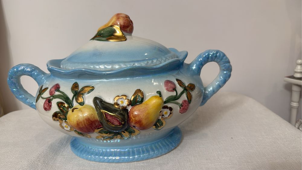 Duża ceramiczna wloska waza z owocami