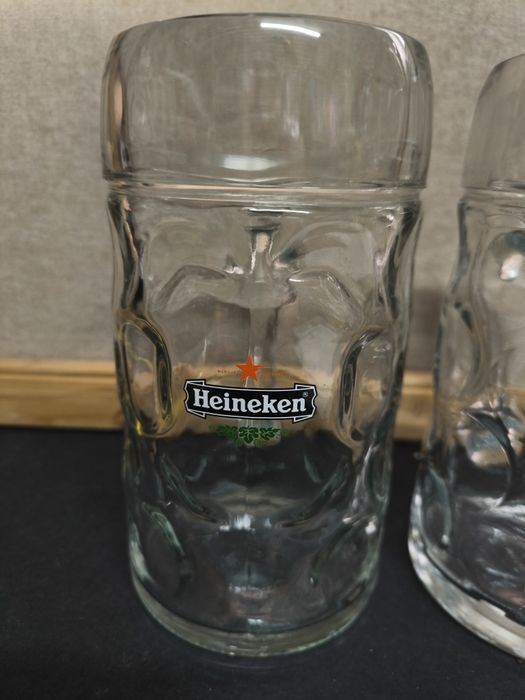 1 Canecas Heineken Vidro + 1 simples