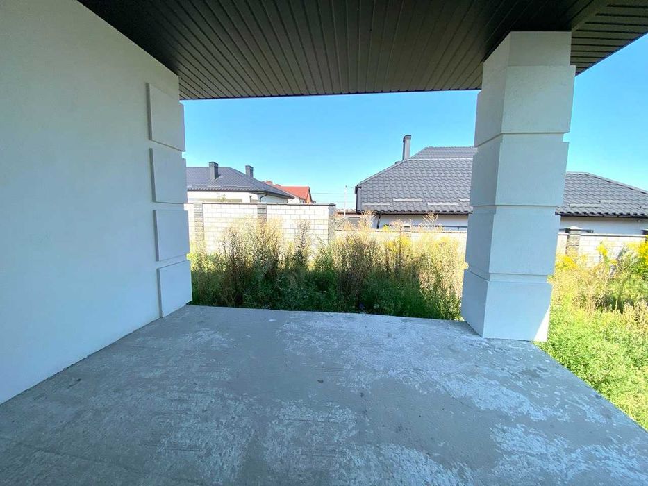 Будинок в престижному районі з гаражем Бармаки