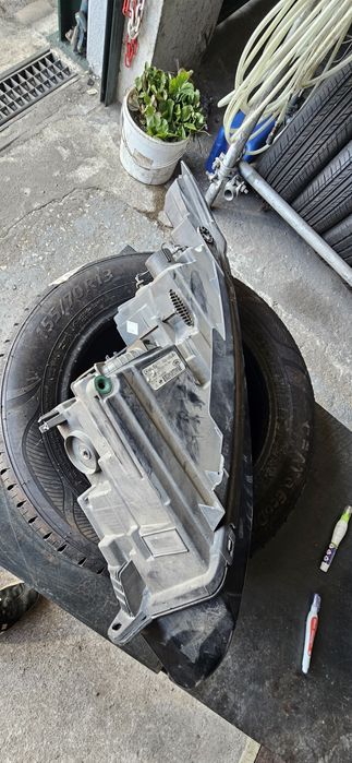 Farol para lande rover evoque.