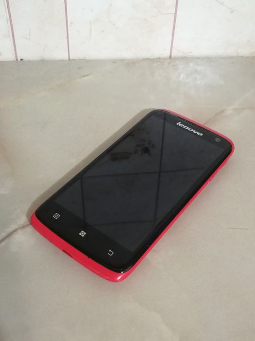 Телефон Lenovo S 820