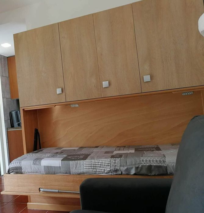Cama de parede mais móvel de cima