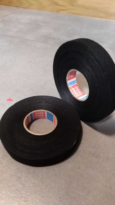 Taśma TESA 51608 sz15mm 25m izolacyjna parciana z meszkiem materiałowa