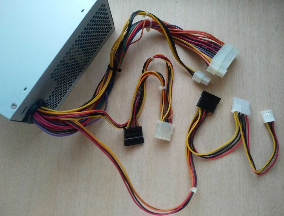 Блок питания DeLux 400W, без кулера. Возм. обмен на продукты питания.