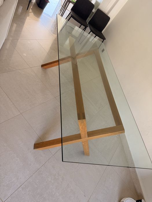 Mesa de Jantar em Vidro Temperado e Base em Carvalho (Design Escandinavo)
