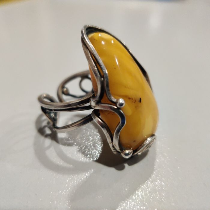 Неймовірний срібний перстень з натуральним пейзажним бурштином