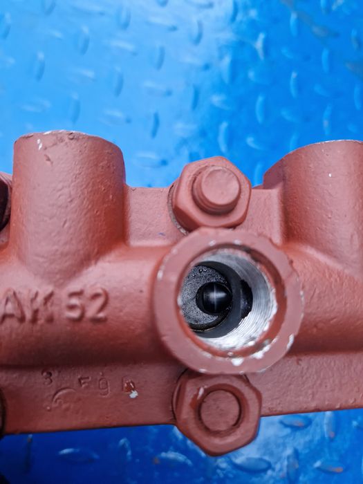 Rozdzielacz hydrauliczny 3-sekcyjny