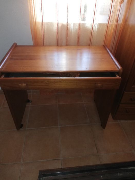 Secretaria em madeira