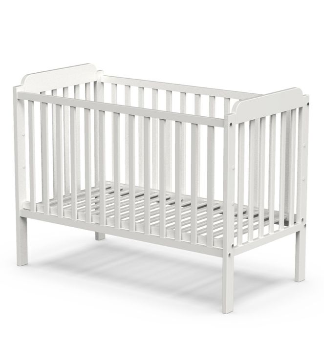 Cama de grades e colchão com Oferta de roupa de cama.