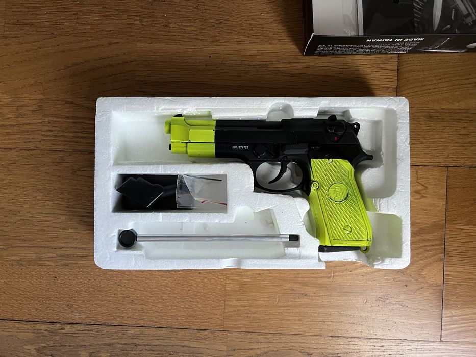 Kit airsoft 2 replicas airsoft +extras
