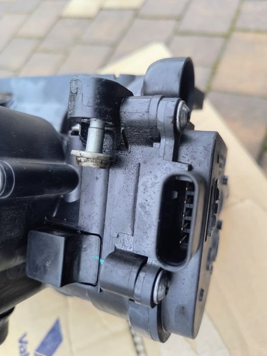 Sprzedam oryginalny termostat regulatora płynu  od pompa wody VW