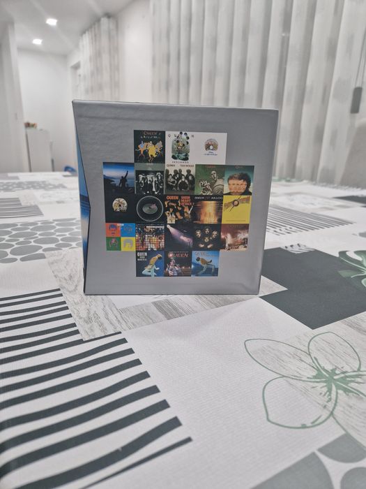 Colecção dos Queen em bom estado .