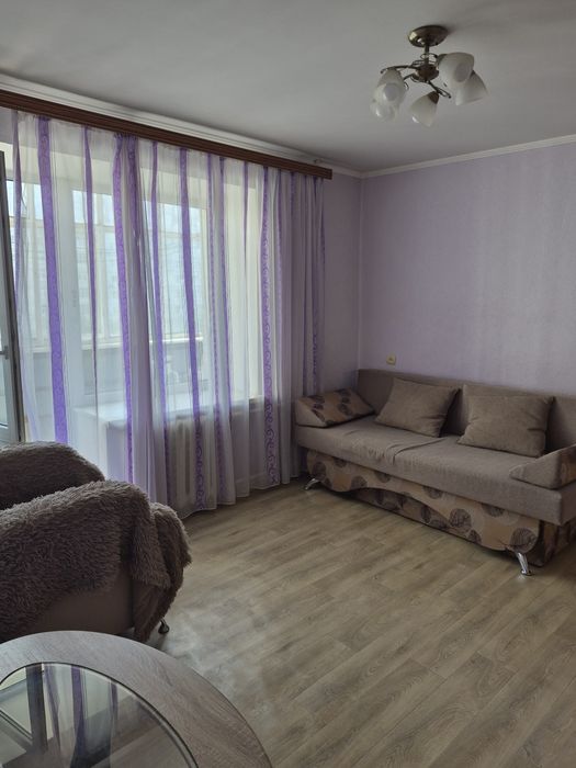 Продам 1 кімнатну Заливна, меблі,  техніка.