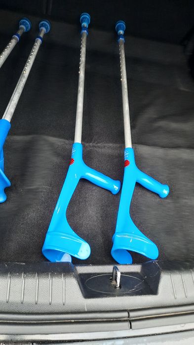 Милиці, сучасні, європейські.