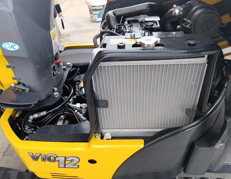 Mini escavadora giratória Yanmar ( 700h)