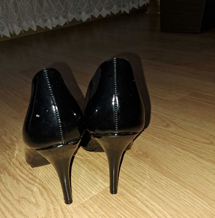 Czarne buty na obcasie