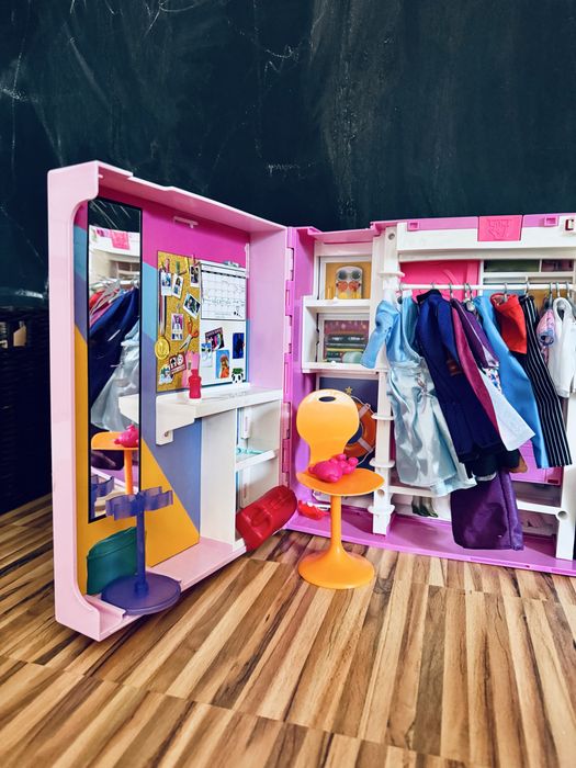 Zestaw Duża Szafa Barbie – Pełna Stylizacji i Akcesoriów!