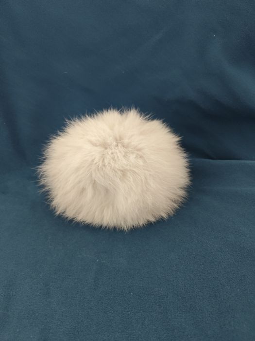 Puchaty pompon ozdoba