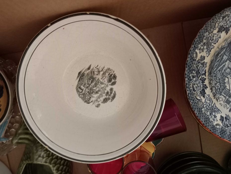 Vários artigos loiça, metais, decoração.