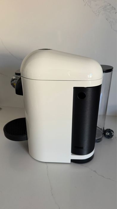 Máquina de café Nespresso Vertuo Plus