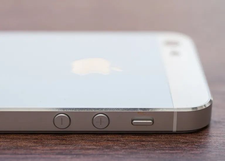 Iphone 5 айфон 16 мб неверлок з коробкою та навушниками