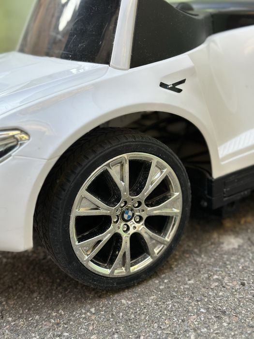 Детский толокар БМВ машинка каталка с родительской ручкой с музыкой