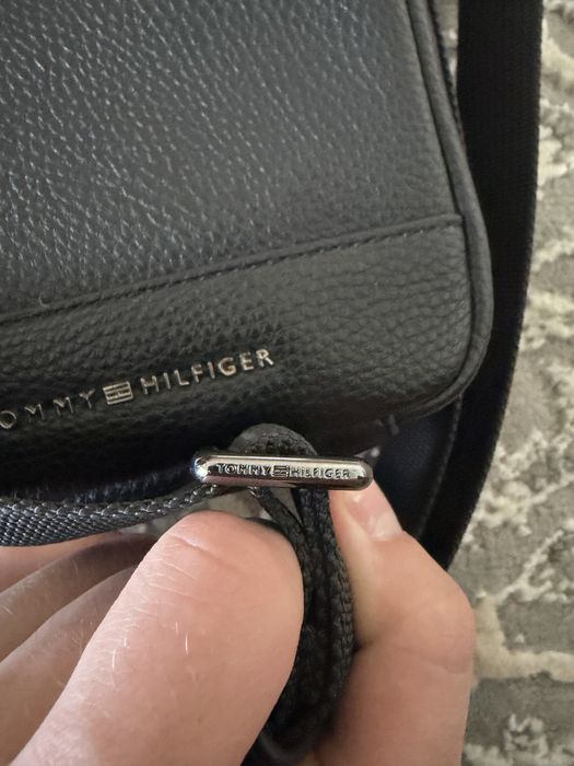 Сумка через плече Tommy Hilfiger