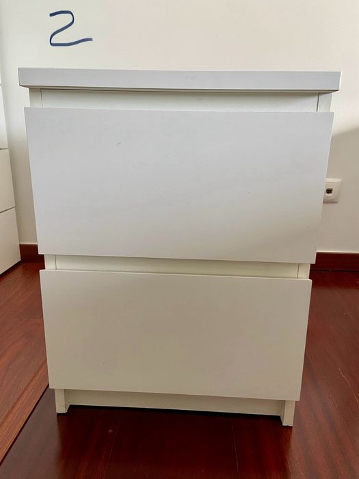 2 unidades -  Mesa Cabeceira MALM IKEA brancas