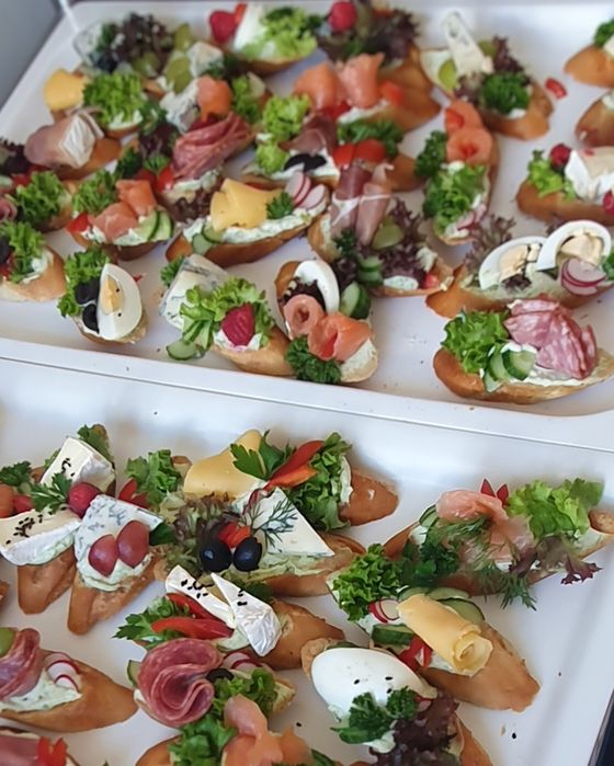 Catering obsługa imprez ciasta mięsa urodziny komunia wesela  sniadani
