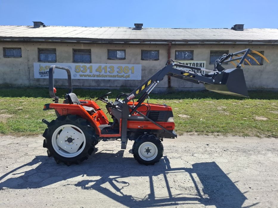 Traktorek japoński 4x4 Kubota GL 241 z ładowaczem łyżko krokodyl