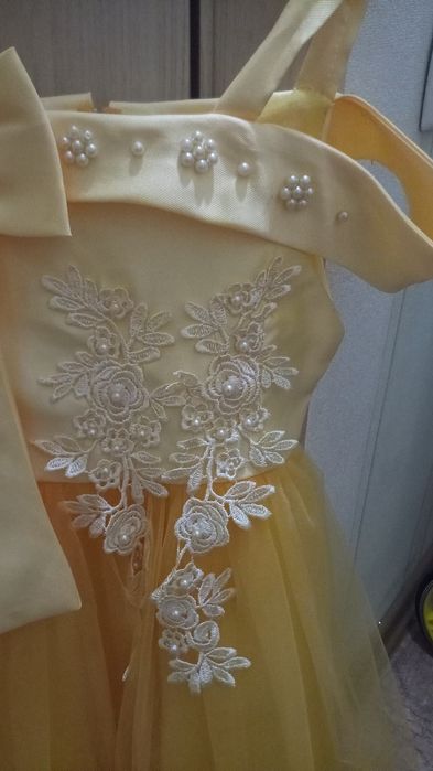 Продам сукню, зріст 140 см