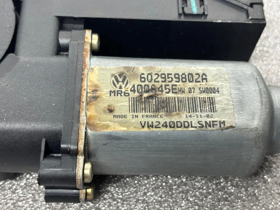Motor vidro frente esquerdo VOLKSWAGEN Polo (9N)