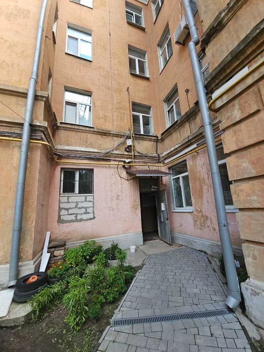 Продам 2-к квартиру (54м2), ремонтом + свое отопление / газ. котел