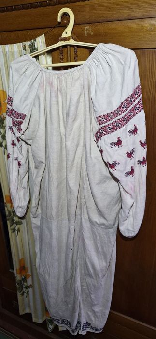 Жіночі з бусами старинні