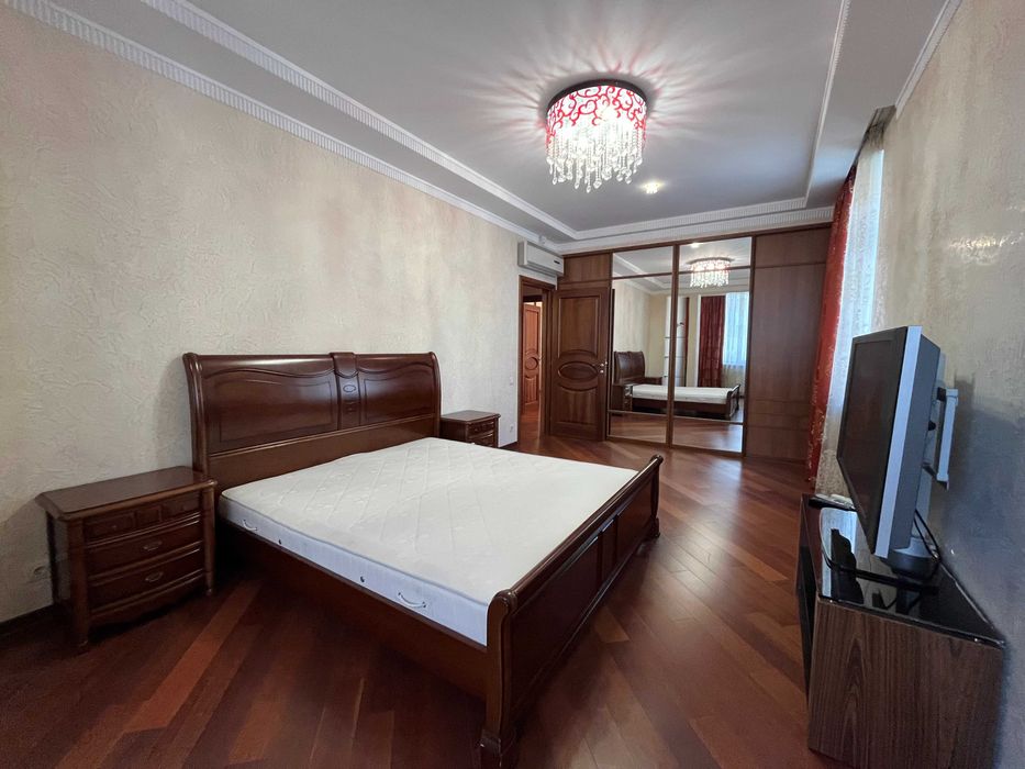 Оренда 3 кімнатної квартири, 135мПечерськ,вул.Коновальця 32! Паркінг!