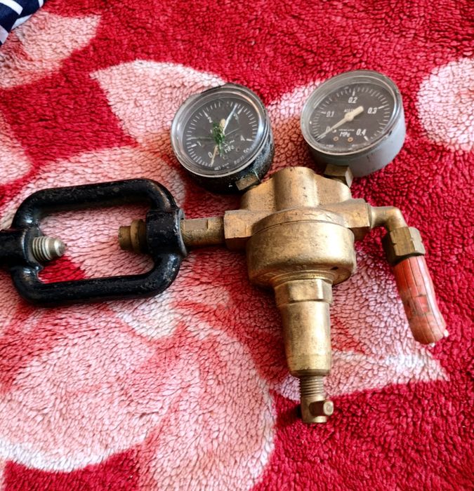 Przedmiotem aukcji jest reduktor butlowy do acetylenu RBA-015 PERUN