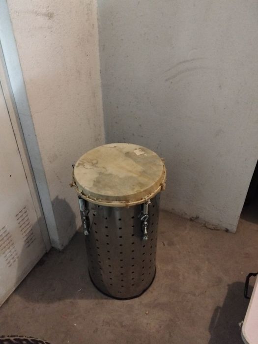 Vendo cavaquinho brasileiro,+um Tantan,+um pandeiro só 250€