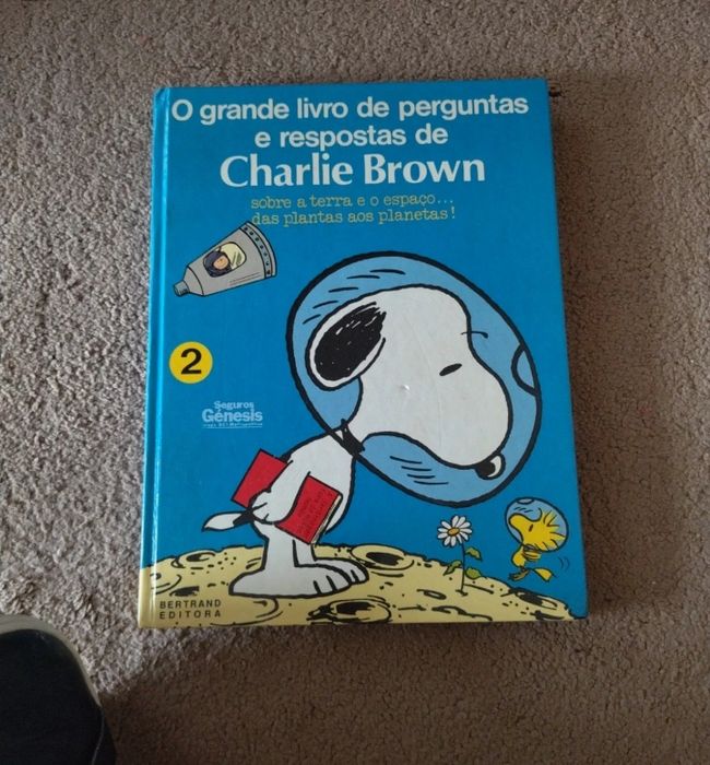 Livro O grande livro de perguntas e respostas de Charlie Brown