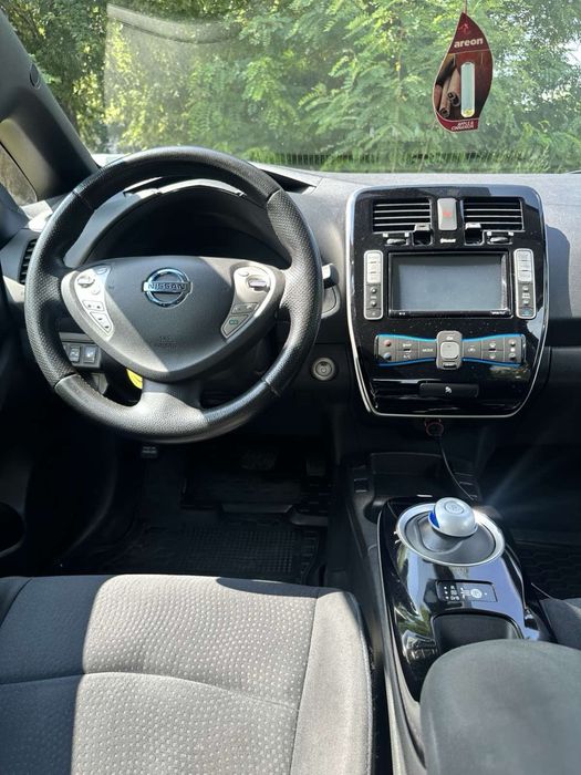 Продам Nissan Leaf 2016