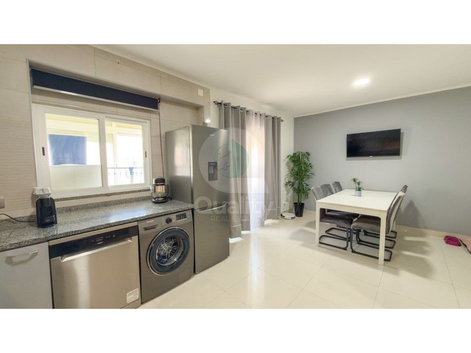 Apartamento T3 convertido em T2 na Verderena