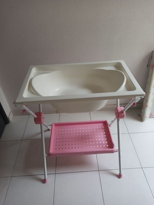 Banheira para bebé com muda fraldas