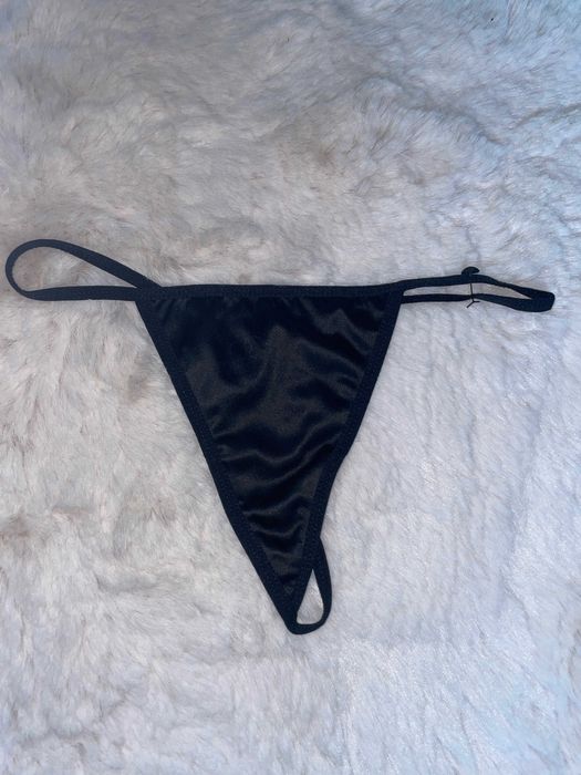 Czarne stringi XS