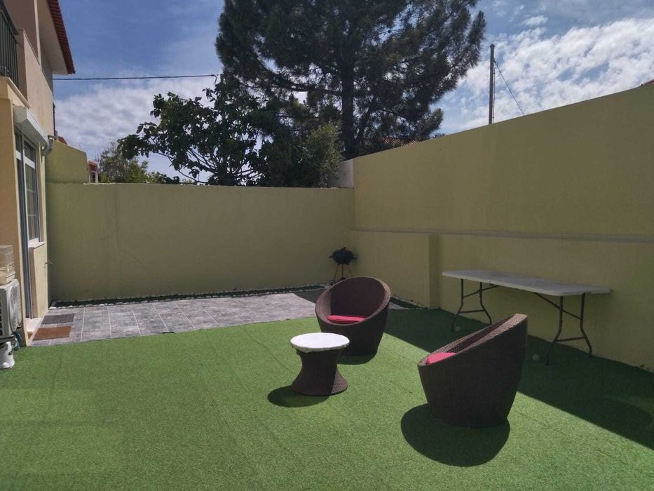 Moradia T2 com jardim e perto da praia