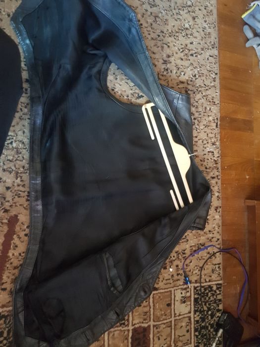 Жилетка кожаная мужская