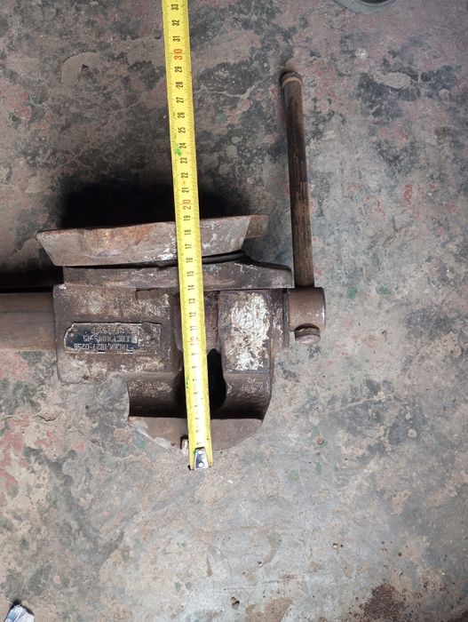 Тиски слесарные б/у