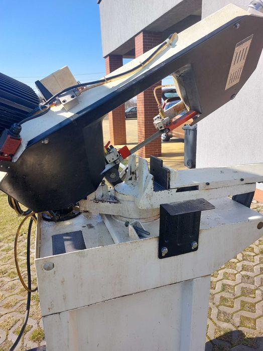 Piła przecinarka tasmowa JET