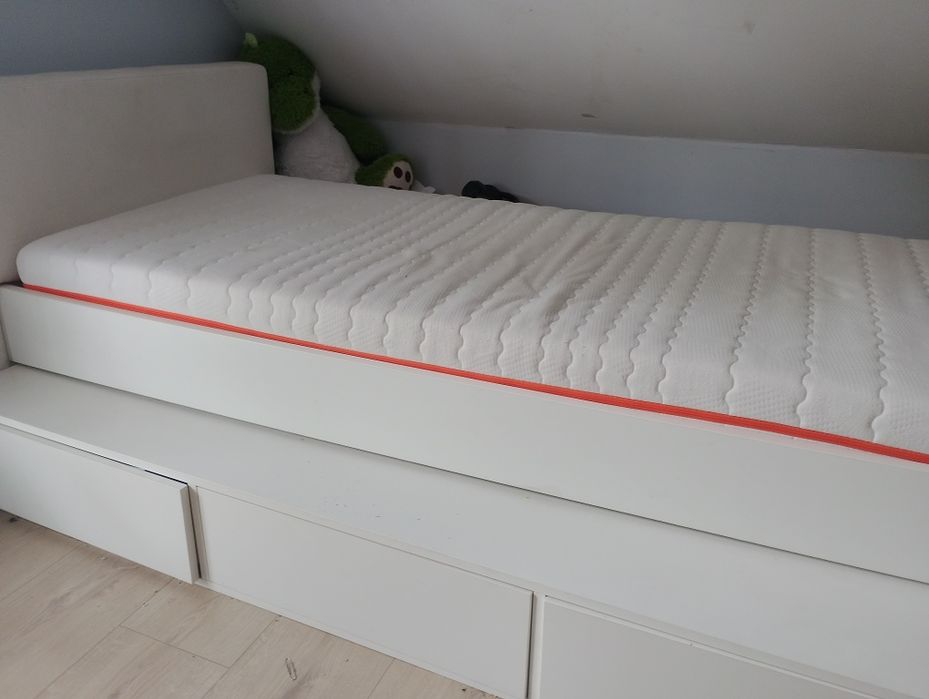 Łóżko meblik w dobrym stanie