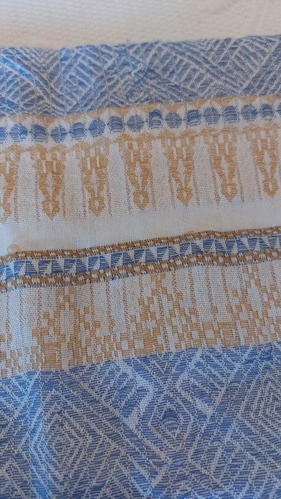 Lenço azul e amarelo/dourado