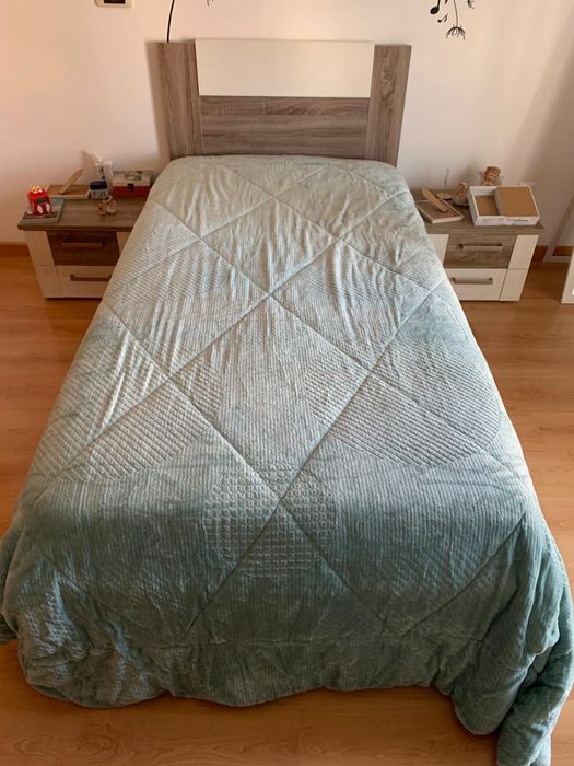 Edredom / Colcha 2,60m X 1,80m (Como Novo)