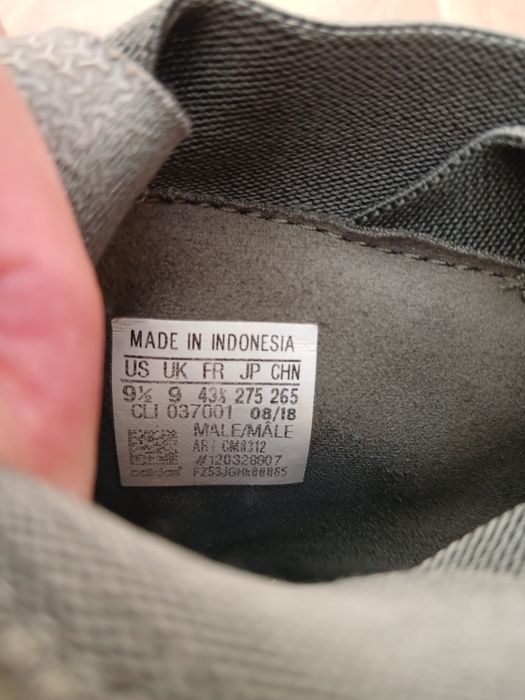 Кроссовки Adidas Boost р 43 на 42 ( 27,5 см) ц 1500 гр ориг. отл.сост